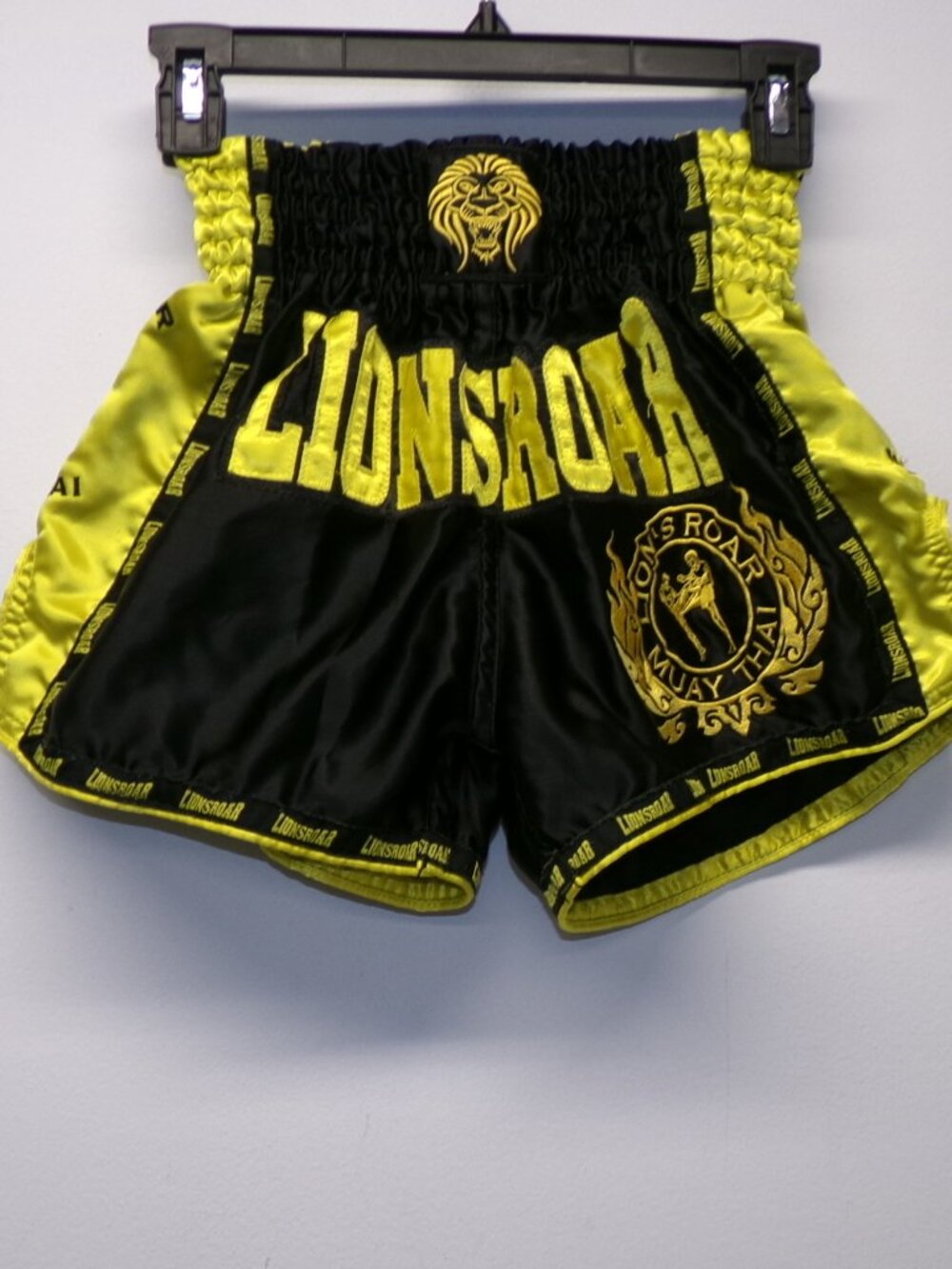 Lions Roar MMA Muay Thai Kickboxing Lionsroar Black Yellow Satin Shorts Mens XS